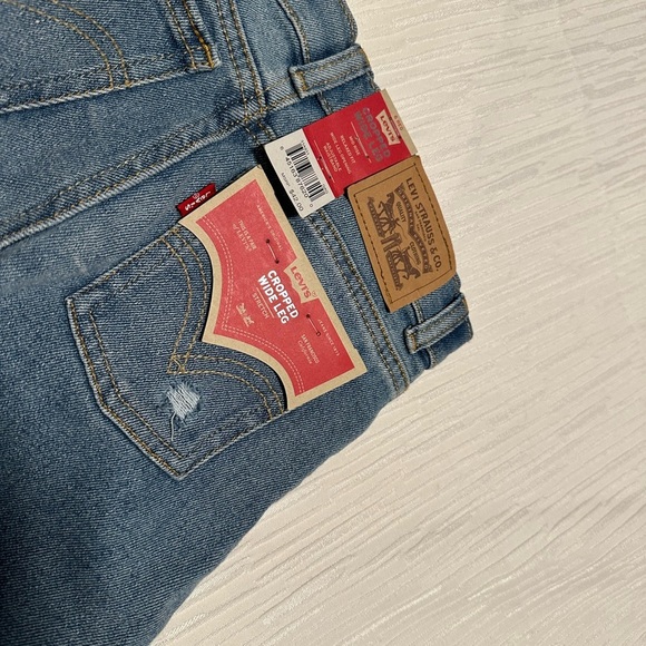 Levi’s Cropped Wide Leg​ - Picture 5 of 5